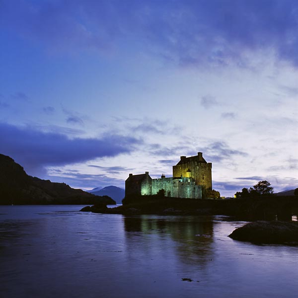 Eilean Donan at night